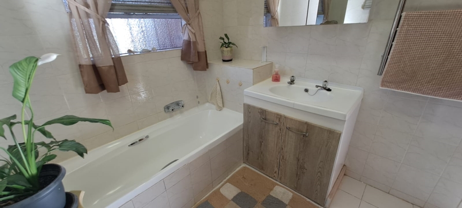 4 Bedroom Property for Sale in La Provance Free State